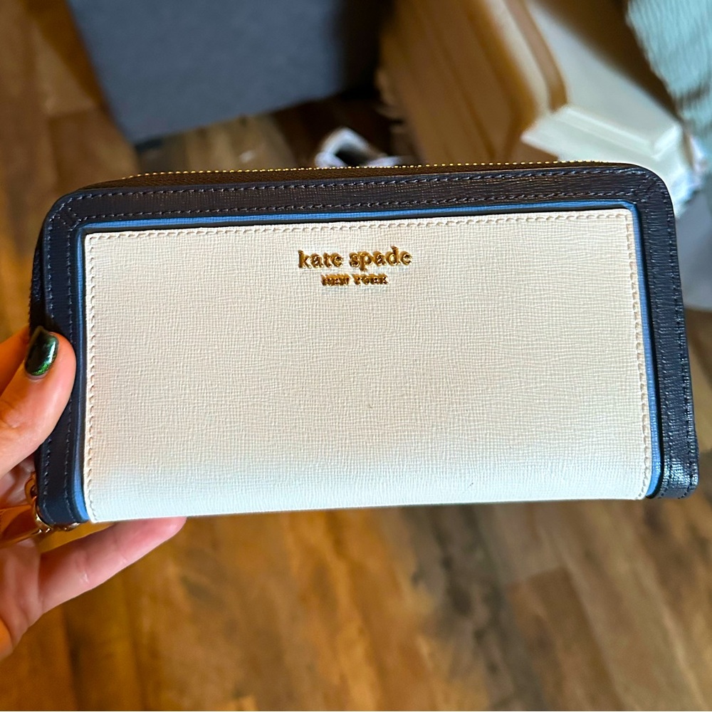 Large wallet. EUC. Barely used.